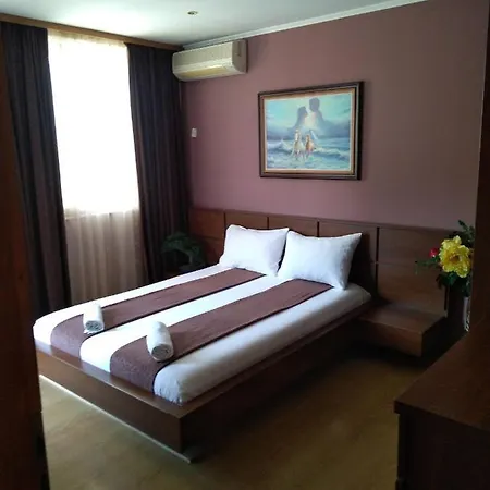 Тристаен Апартамент Поморие Apartmán *