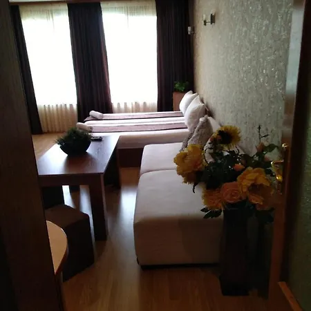 Тристаен Апартамент Поморие Apartment *