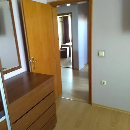 Тристаен Апартамент Поморие Apartment *