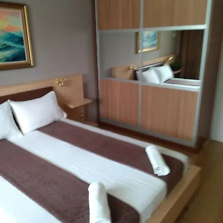 Apartment Тристаен Апартамент Поморие *
